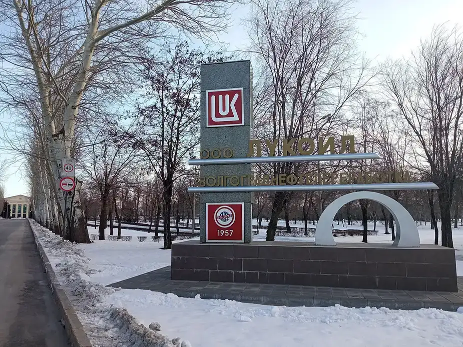 De olieraffinaderij in het Russische Wolgograd