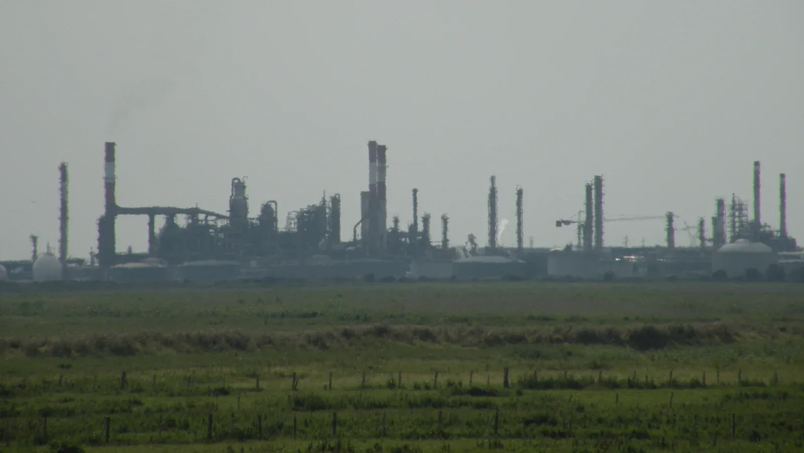 De olieraffinaderij van TotalEnergies in Donges aan de Loire in Frankrijk