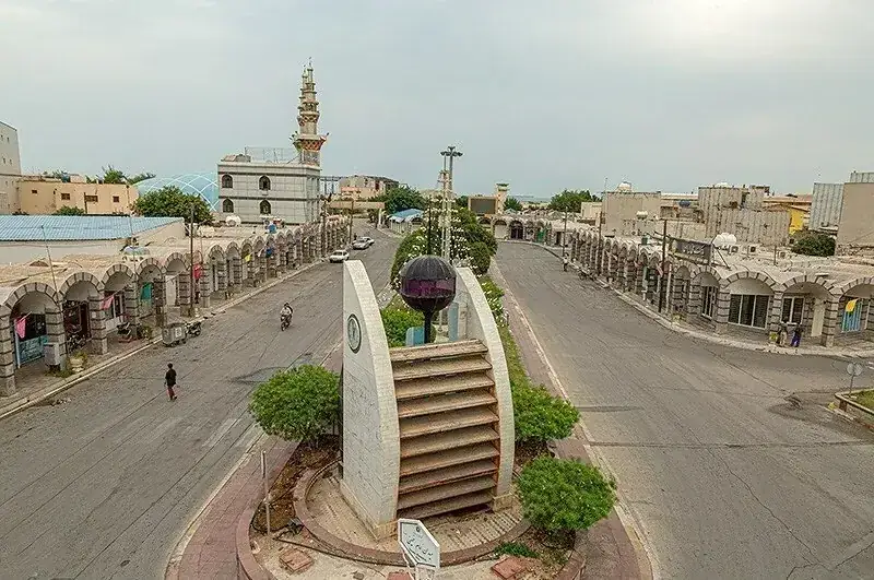 Straatbeeld op het Iraanse eiland Kharg, waar Irans belangrijkste olie-exportterminal ligt