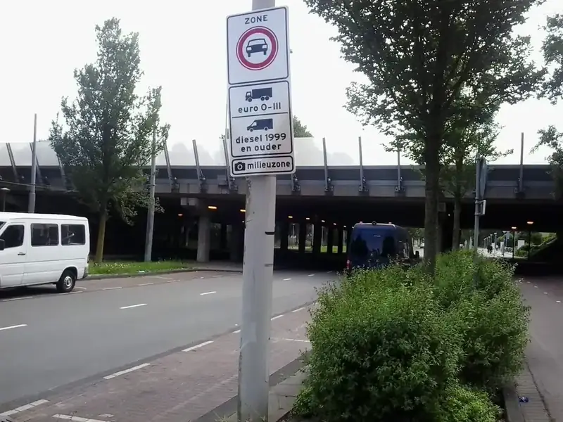 Verkeersbord voor een milieuzone in Amsterdam