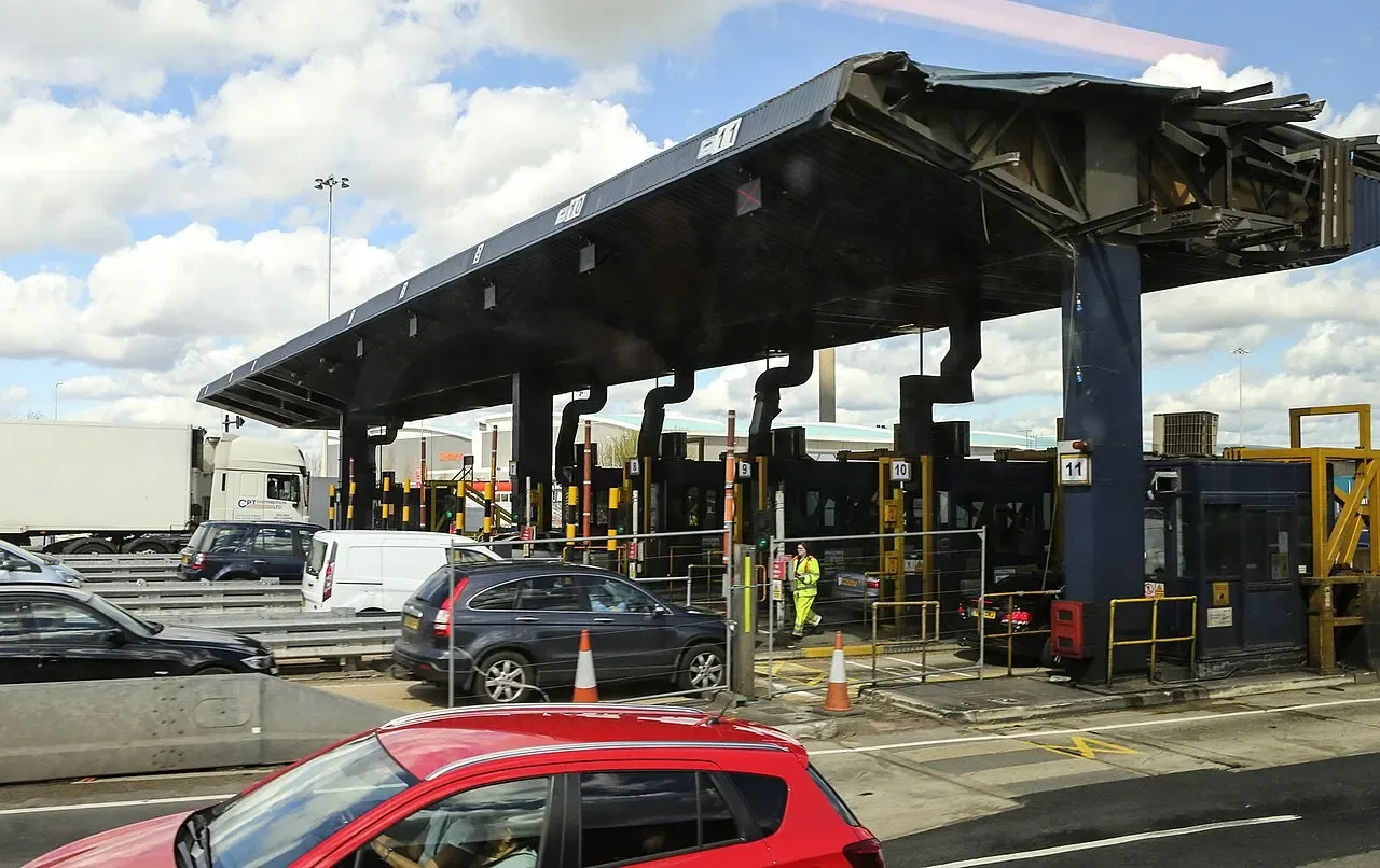 Oude tolhokjes bij de Dartford Crossing in 2015, inmiddels vervangen door camera's